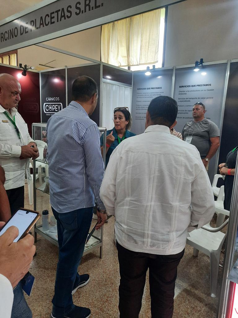 Recorrido del primer secretario del Partido de la Habana Liban Izquierdo Alonso por la Feria Internacional Agroindustrial Alimentaria, FIAGROP 2025, acompañado del Viceministro Primero de la Agricultura, que comenzó hoy en el recinto ferial Rancho Boyeros.