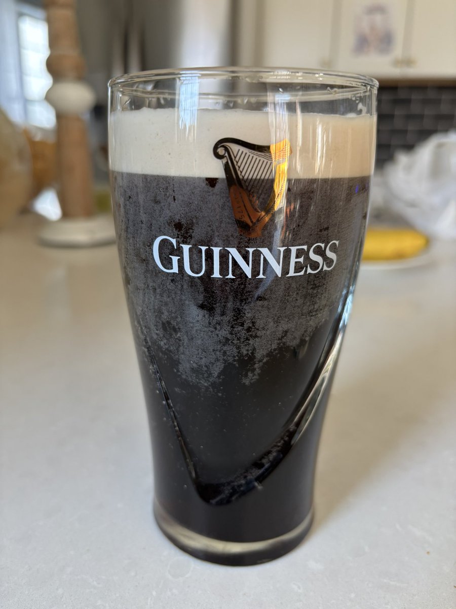 FratBloop's tweet photo. Lovely day for a Guinness https://t.co/fTCNB6U8lL
