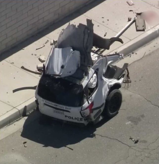 CANews_Watch's tweet photo. BREAKING: A San Bernardino County Sheriff Deputy has been confirmed dead in a violent crash where the deputy’s car split in half, in Victorville. https://t.co/Qvs932Qyzh