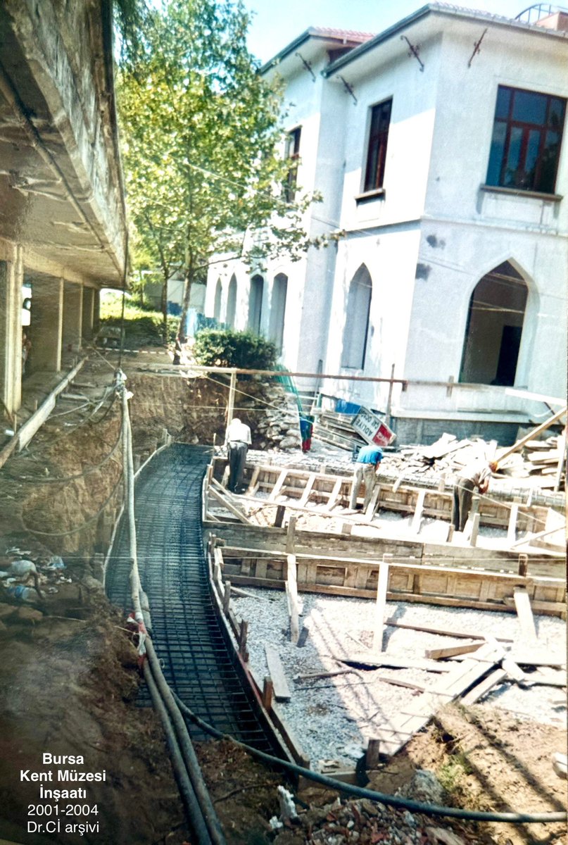ceyhunirgil's tweet photo. Bursa Kent Müzesi inşaatı
2001-2004 arası…
Eski Adliye binasıyken @bursabuyuksehir tarafından restore edilerek #KentMüzesi yapıldı
.
#BursaTarih #BursaMiras #BursaBellek #BursaMüze #TarihteBugün #Müze #KentTarihi #Arşiv #Bursa @bursabuyuksehir @uludagkurumsal @BUUTipFakultesi @BursaValiligi @Bursa_Okulu @kultursanatbbb @BursaKentKonsey