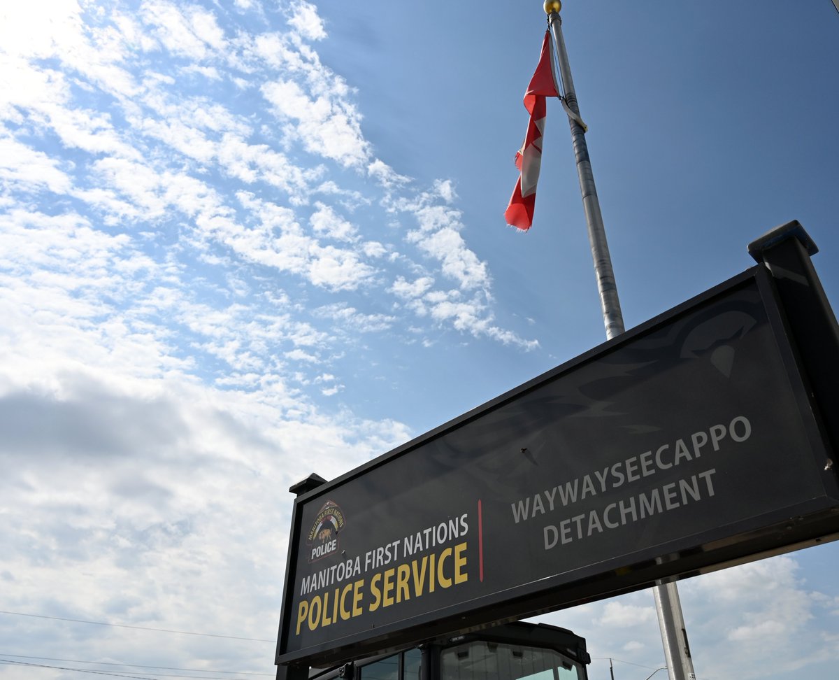 MFNPS Officers execute search warrant in Waywayseecappo First Nation, Manitoba. mfnp.ca/police-execute…