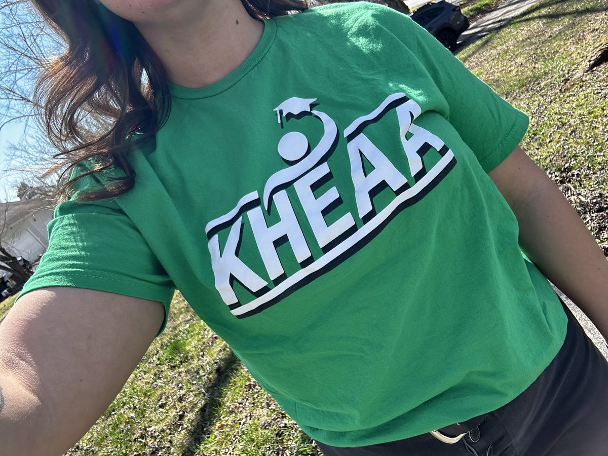 MacKenzie_KHEAA's tweet photo. ☘️☘️☘️One L•U•C•K•Y Outreach Counselor ☘️☘️☘️ #showmeyourgreen #stpattysday #kheaa https://t.co/sGrRqvHK6o