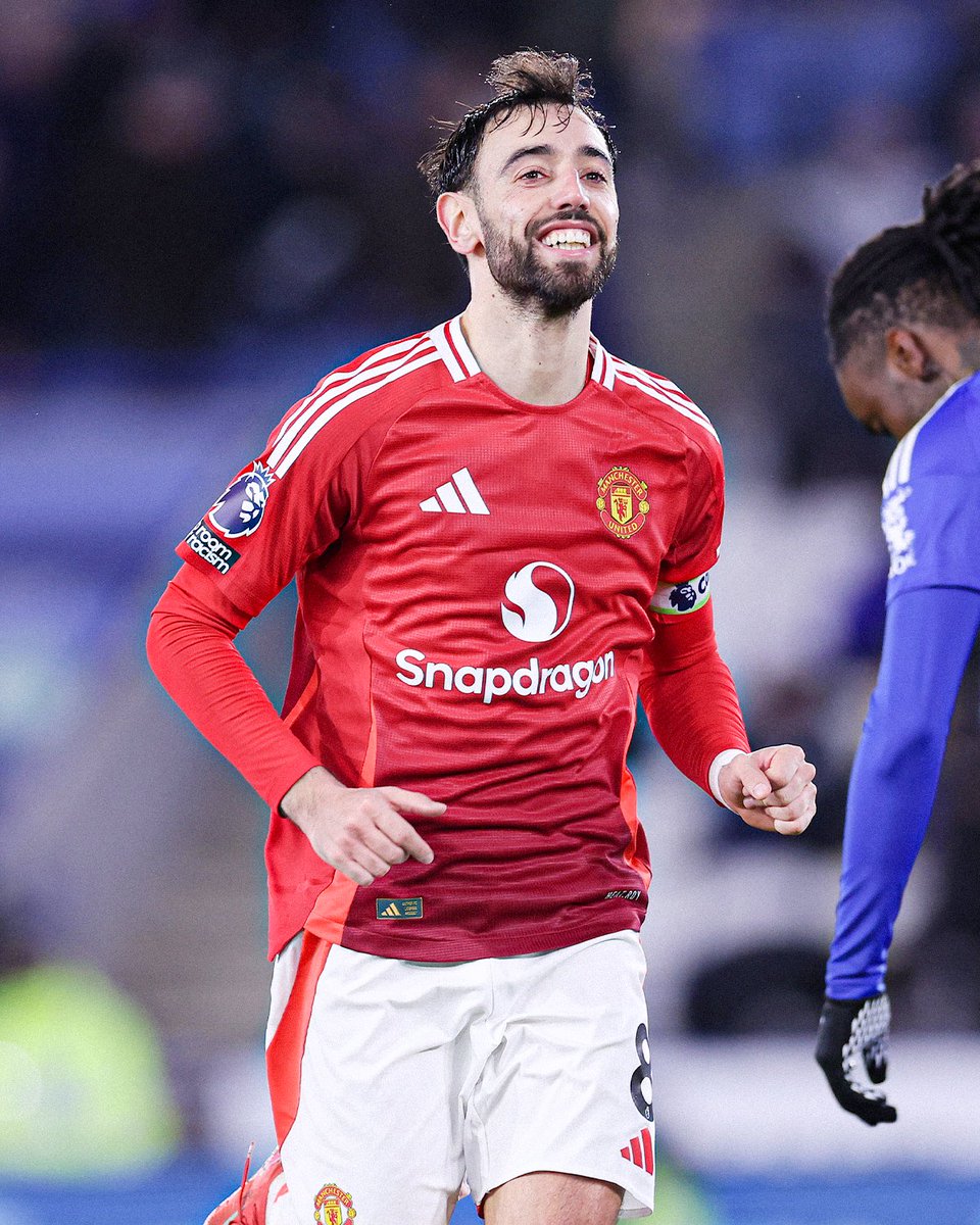 Bruno Fernandes in his last 7️⃣ games for Man United:

⚽️ 7 goals
🅰️ 3 assists
🪄 22 chances created

Putting his team on his back. 🔥