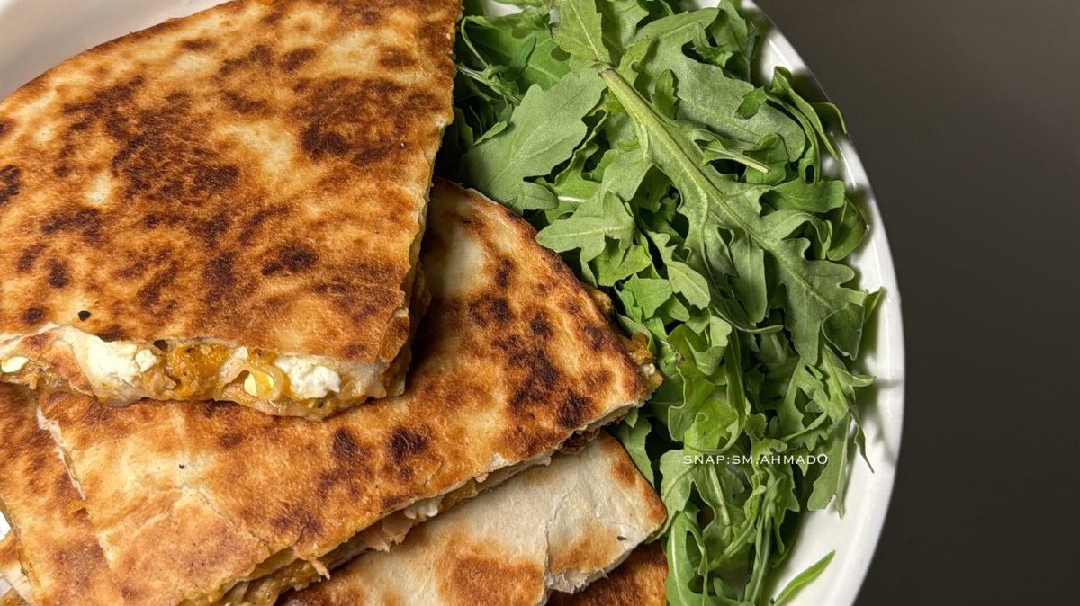 أفكار وصفات ساندوتش سريعة
 بأقل كمية دهون وبروتين عالي 🫔🥪
- تكا تندوري دجاج ٣٥ ج  
- كلوب دجاج ٤٤ ج
- ساندوتش كباب ٣٤ ج 
- كساديا تونة ٥٢ ج 

طريقة الوصفات في الوصف ALT 👇🏻