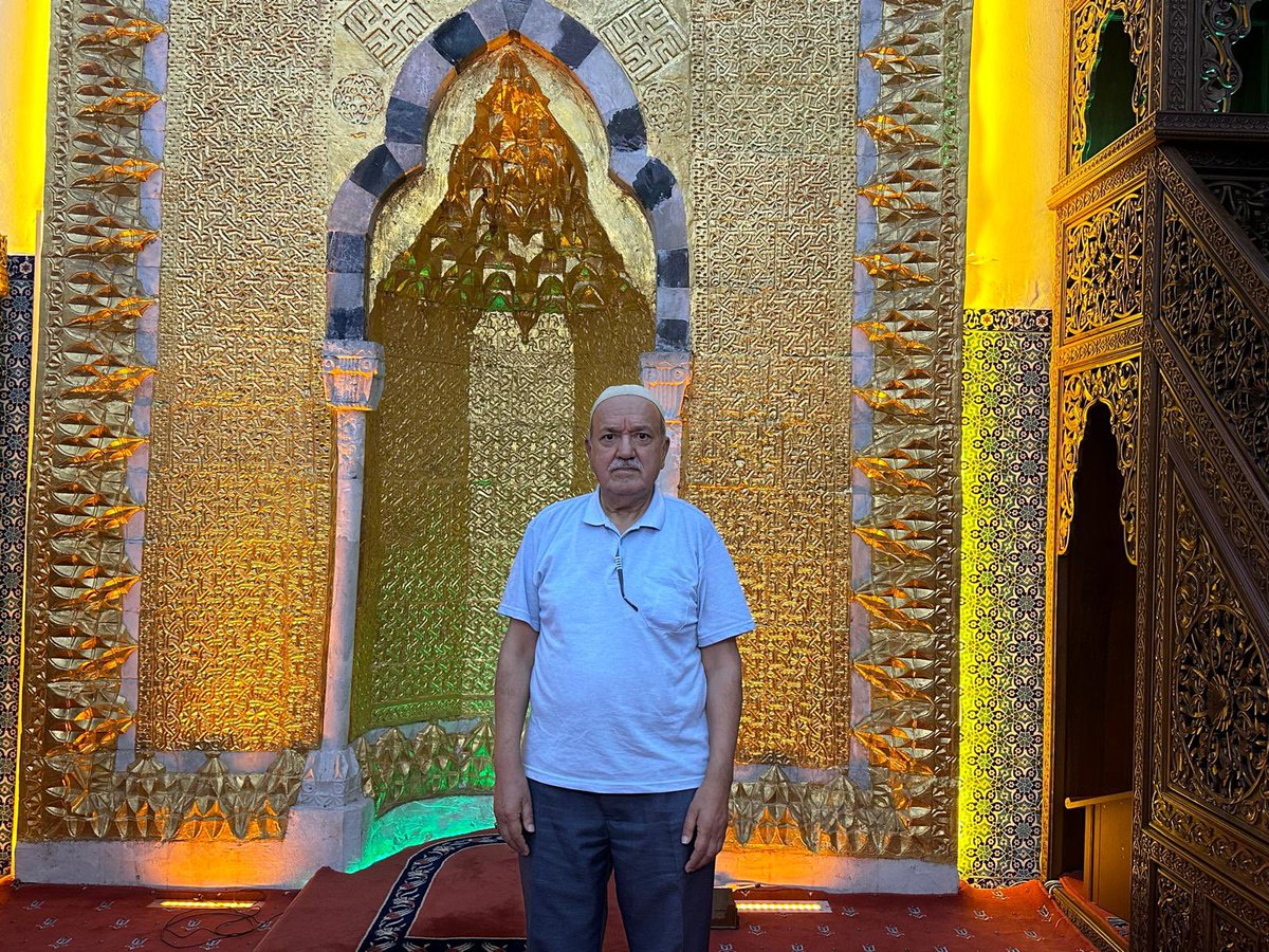 Bir alimin ölümü, bir alemin ölümü gibidir. 

Öğretmen okulundan öğretmenim, idarecim, rol modelim sevgili Bilal YAPRAK hocam bu gün rahmet-i Rahman’a kavuştu. 

Memleketimizin yetiştirdiği çok önemli eğitimci, yazar, şair, mütefekkir ve ilim adamı. 
Mekanın cennet olsun inşallah