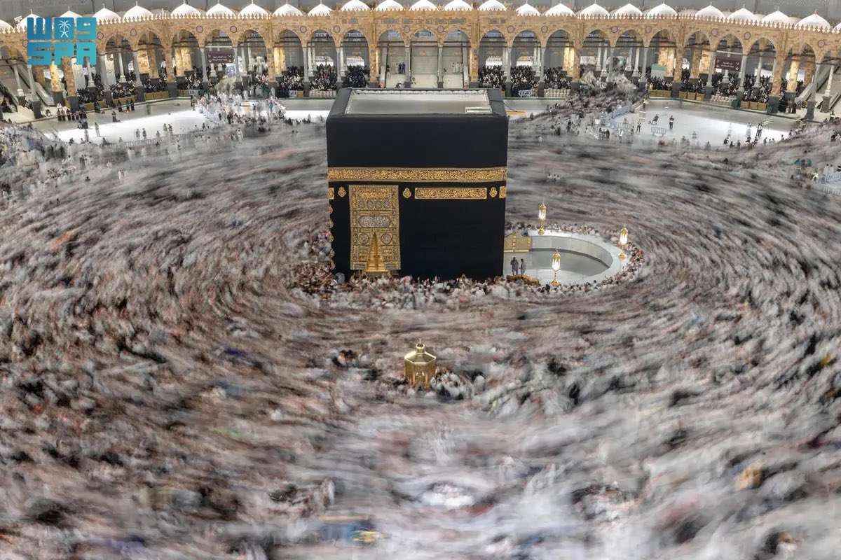 السعودية تُبهر العالم في إدارة الحشود..

ملايين المعتمرين في ساحات المسجد الحرام في ليالي رمضان المبارك يؤدون مناسكهم بيسرٍ وطمأنينة.

-