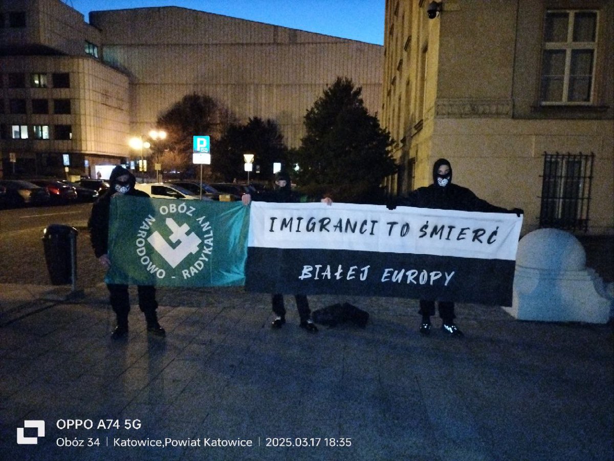 ONRBrygadaGrSl's tweet photo. 17.03 delegacja oddziału Katowice wzięła udział w pikiecie antyimigracyjnej, która odbyła się w Katowicach przed Urzędem Wojewódzkim.

Pikieta była zorganizowana przeciwko tworzeniu w Katowicach, Bielsku-Białej i Częstochowie tzw. "Centrum Integracji Cudzoziemców". https://t.co/NLUp7e2s7M