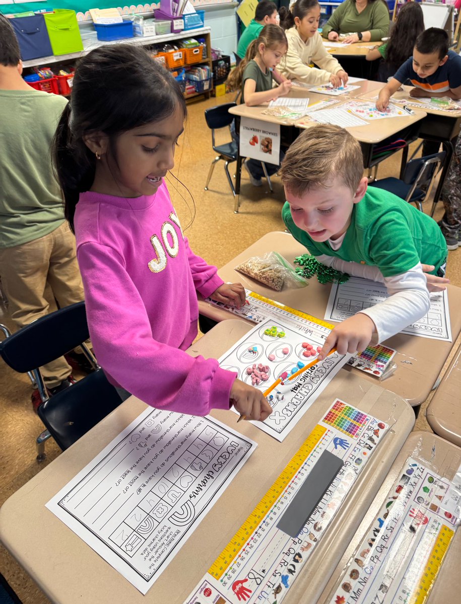 MsKane_SEM's tweet photo. St. Patrick’s Day fun! Counting, sorting and comparing lucky charms! 🍀🌈 @SEM_Dalers https://t.co/7zWzCrLyg5