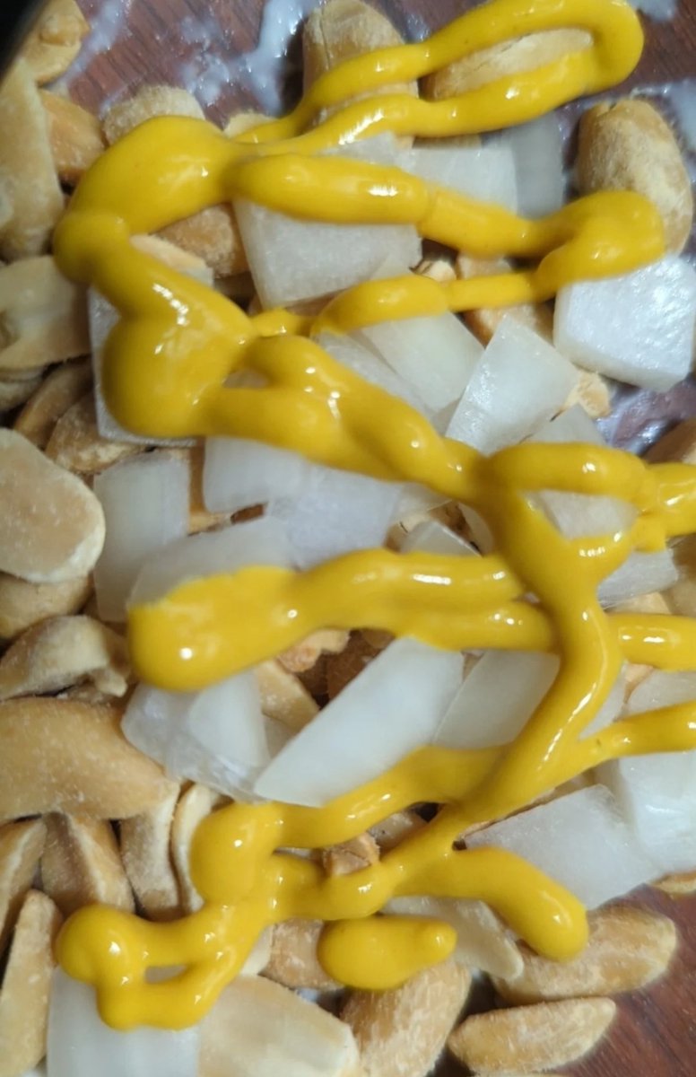 eatinerni's tweet image. Is peanuts, onions and mustard a thing?
#isthisathing