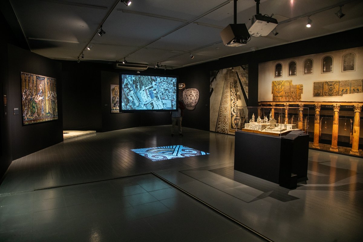 Cartelera Cultural <a href="/MutangCL/">Mutang</a> 

Inauguran exposición “Bethlehem Reborn las maravillas de la natividad" en Centro Cultural La Moneda <a href="/CCPLM/">Centro Cultural La Moneda</a> 

+ INFO mutang.cl/cartelera-cult…

 #patrimonio #unesco #arte #cultura #palestina #art #Conservation #chile