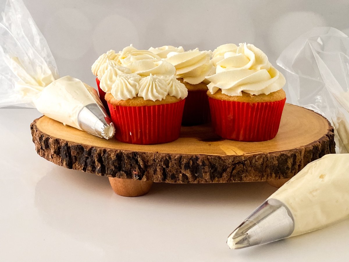 Take your desserts to a whole new level with this easy homemade buttercream frosting recipe! It's creamy, dreamy, and totally adaptable! funhappyhome.com/buttercream-fr… #homemadefrosting #buttercream