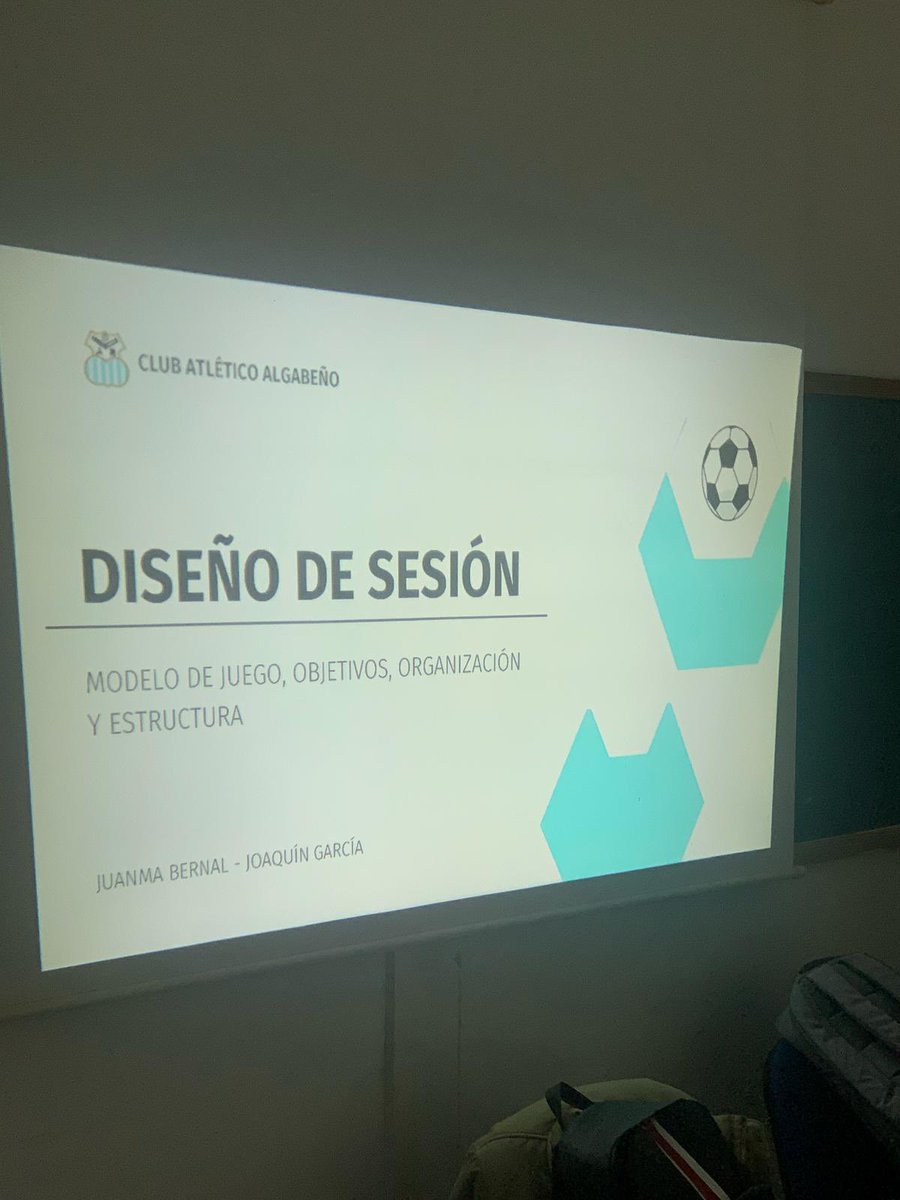 En el día de hoy el Atlético Algabeño organizó una charla sobre el diseño de sesión de entrenamiento, impartida por <a href="/JuanmaB9/">Juanma Bernal</a> y Joaquín García.

Los entrenadores del club asistieron para seguir mejorando y compartir ideas. Una gran día de aprendizaje y fútbol ⚽️💪