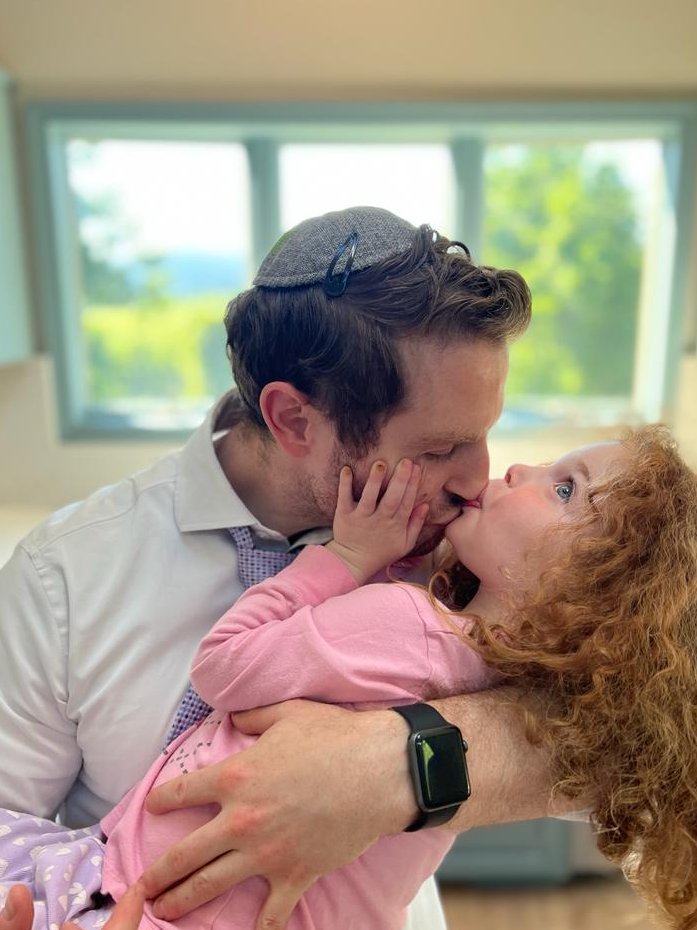 Eli_Albrecht's tweet image. It is time for an introduction. I am an M&A Lawyer at @Albrecht_Law. I represent PE Groups, Independent Sponsors, and Searchers buying and selling businesses.
It has been a windy road. Here is my story:
Born in L.A., one of my first memories were of the curfews from riots in…