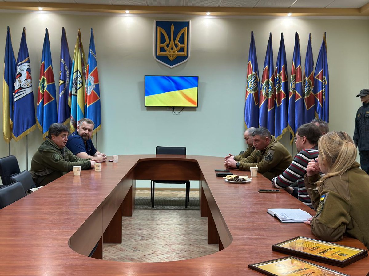 Malá událost kde 
Gardistům 27. Pečerské brigády se dostalo významné podpory od veřejné organizace <a href="/CestaNadeje/">Cesta naděje života</a>

Dobrovolníci předali specializovaný autobus vybavený sprchami a pračkami, které armádě umožňují dodržovat osobní hygienu i v polních podmínkách bez ohledu na roční