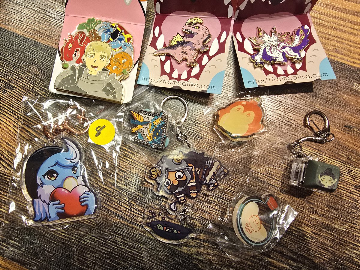 Skittles/Ducky (@skittlesness) on Twitter photo Time to change up the pins and keychains on my work lanyard!
Laios, Anjanath, and Mizutsune pins: <a href="/FromCaliko/">FromCaliko @ Fanime Dealers 805</a>
Sleepyjay heart keychain: <a href="/SleepyJayArt/">Sleepy Birb 🐦 🌺</a>
Pudding penguin and Yakult pins: <a href="/jigglepuddz/">jigglepuddz-CHAIN SHIFT ➡️ SANDIA SHOWDOWN</a>
Lae'zel fidget keycap: <a href="/iAmSugarCubed/">Sugar Cubed || EnMoshin @ Twitch || DoKomi 4B13</a>
I'm not sure who made the other pin & Senshi Time to change up the pins and keychains on my work lanyard!
Laios, Anjanath, and Mizutsune pins: <a href="/FromCaliko/">FromCaliko @ Fanime Dealers 805</a>
Sleepyjay heart keychain: <a href="/SleepyJayArt/">Sleepy Birb 🐦 🌺</a>
Pudding penguin and Yakult pins: <a href="/jigglepuddz/">jigglepuddz-CHAIN SHIFT ➡️ SANDIA SHOWDOWN</a>
Lae'zel fidget keycap: <a href="/iAmSugarCubed/">Sugar Cubed || EnMoshin @ Twitch || DoKomi 4B13</a>
I'm not sure who made the other pin & Senshi