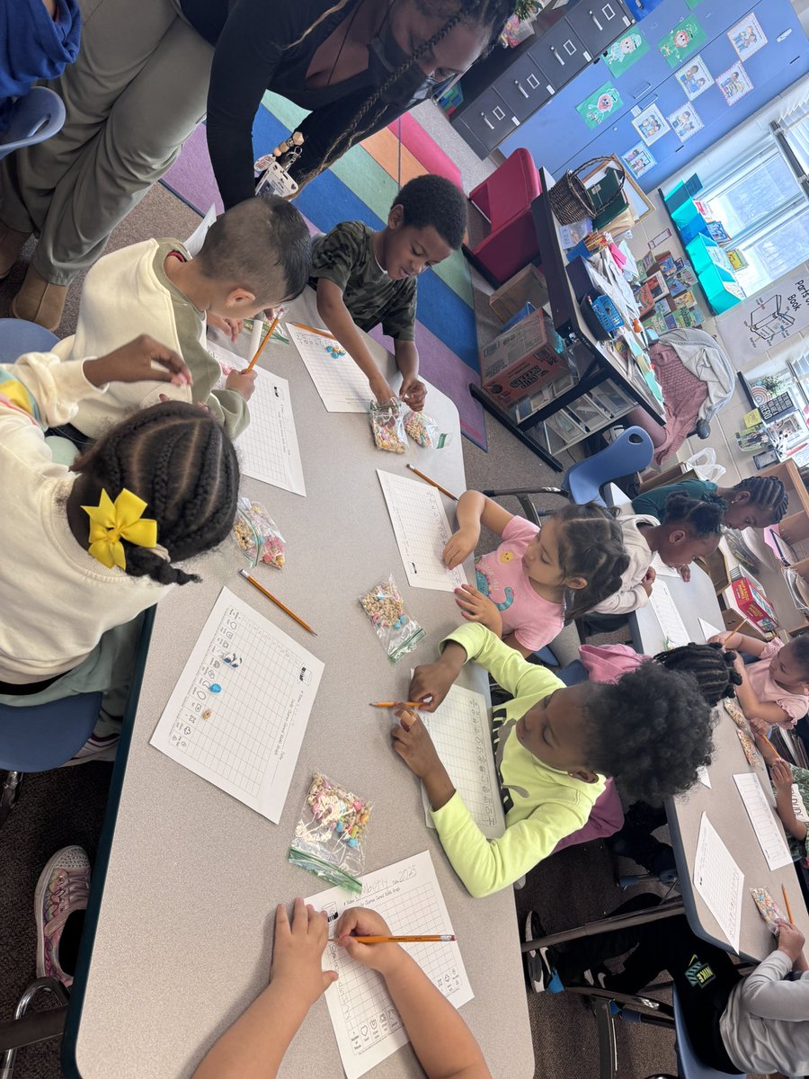 Ms. Thomas’ Kindergarten class celebrating St. Patrick’s Day while graphing the marshmallows in their Lucky Charms 🌈☘️