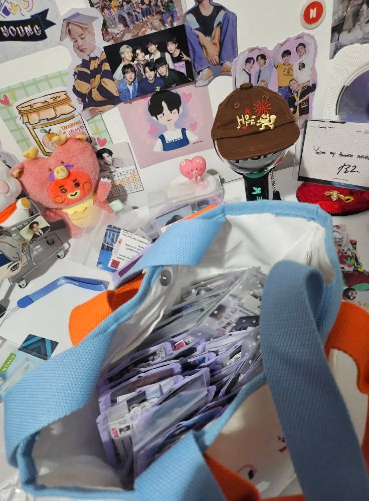 Sam_KimT's tweet image. Ayer termine los freebies qué daré en el concierto de Hobi, espero que les gusten!!

Pude hacer 107 c:

#HOPE_ON_THE_STAGE_TOUR_CDMX