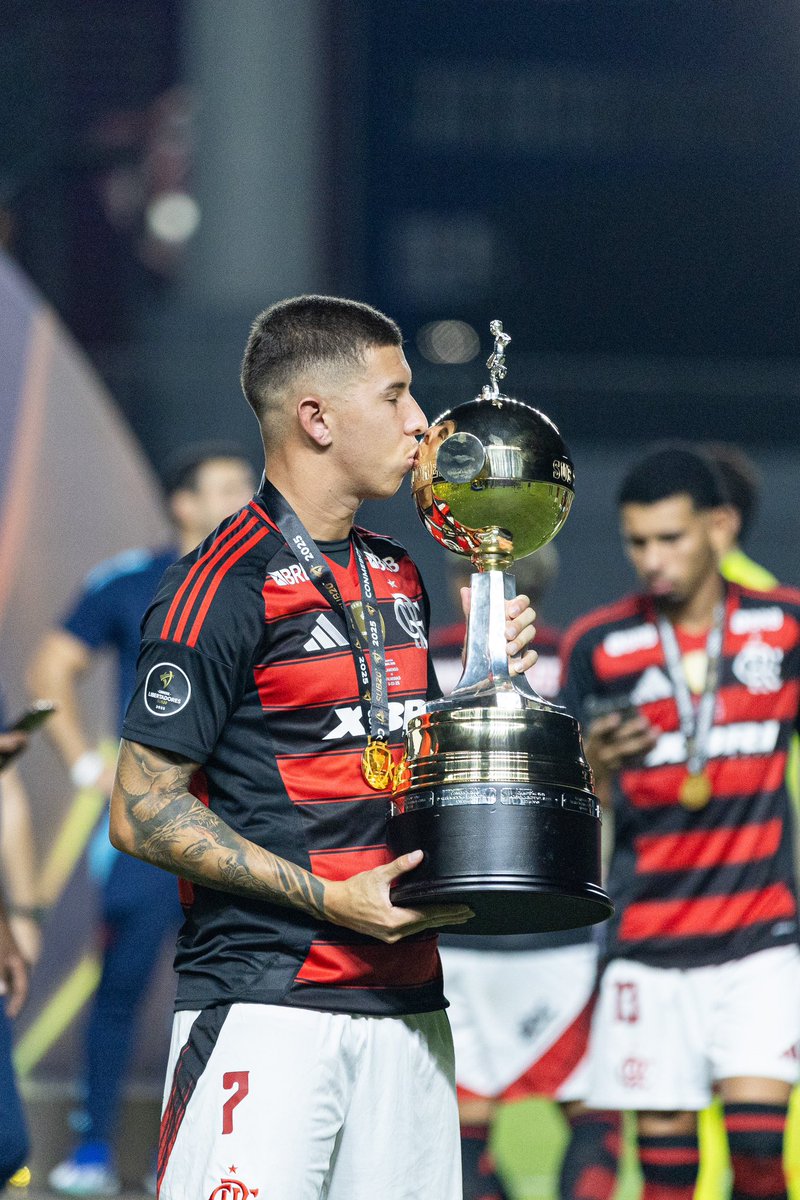 felipeteresa06's tweet photo. Tudo normal 🏆👑🤴🏽 https://t.co/Vgncx7IQaG