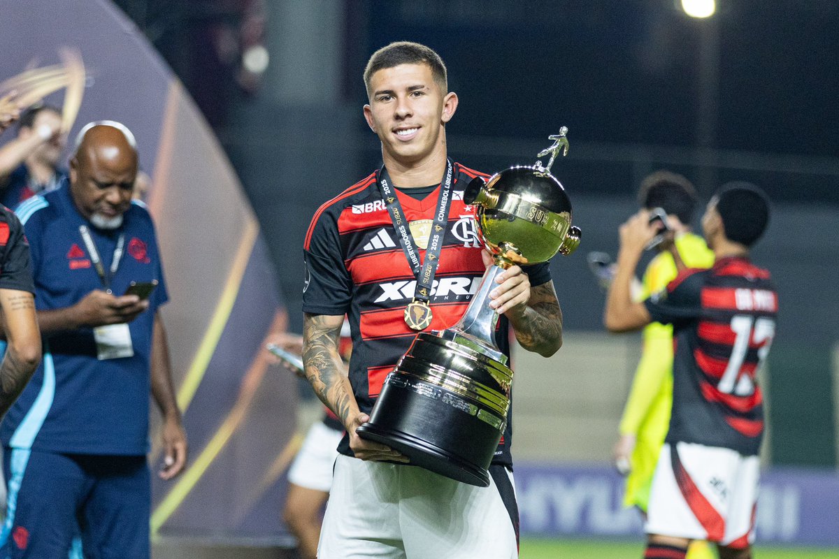 felipeteresa06's tweet photo. Tudo normal 🏆👑🤴🏽 https://t.co/Vgncx7IQaG