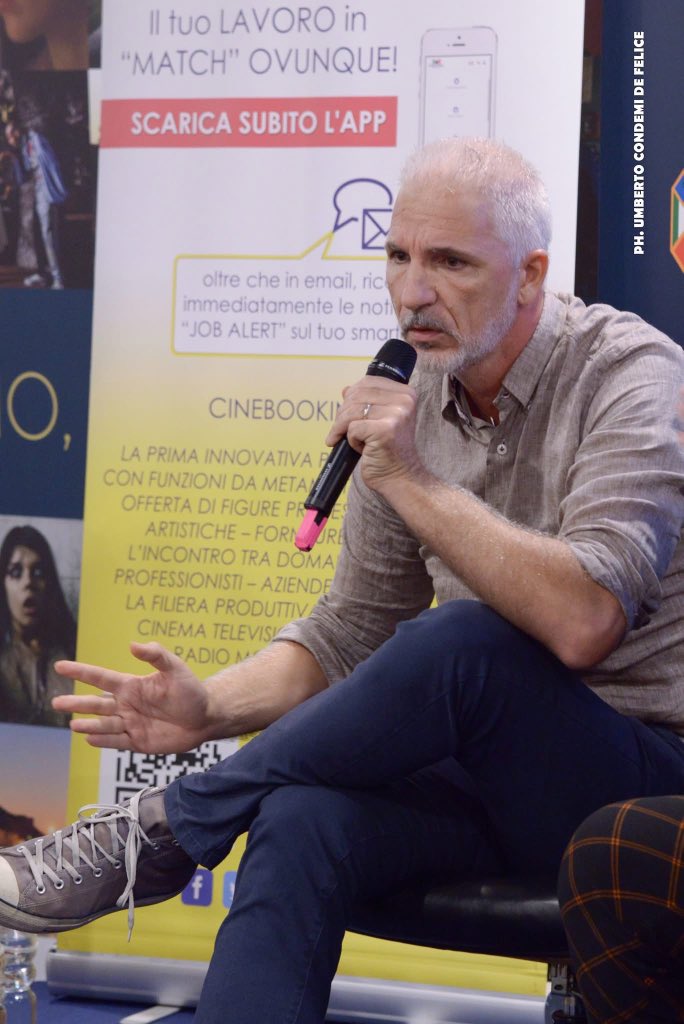 cinebooking's tweet photo. Ciao per partecipare ai Casting e offerte di lavoro che postiamo sui social è necessario su #cinebooking  (solo una volta) compilare gratuitamente la propria SCHEDA al tasto PRO PONI e scegliere CAST Artistico (Attori, Figuranti, Ballerina, Hostess ecc) o CREW Professionale. https://t.co/GTBkHnenpt