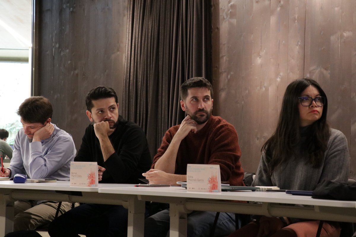 <a href="/bgarciamarquez/">Biblioteca Gabriel García Márquez</a> <a href="/JuanVilloro56/">Juan Villoro</a> <a href="/xaviayen/">Xavi Ayén</a> Este espacio, que recibirá durante una semana a 1️⃣5️⃣ narradores de historias, busca fortalecer sus expresiones artísticas y culturales relacionadas con América Latina en Barcelona y explorar el legado de #GabrielGarcíaMárquez a través de la escritura de crónicas. ✍🏽