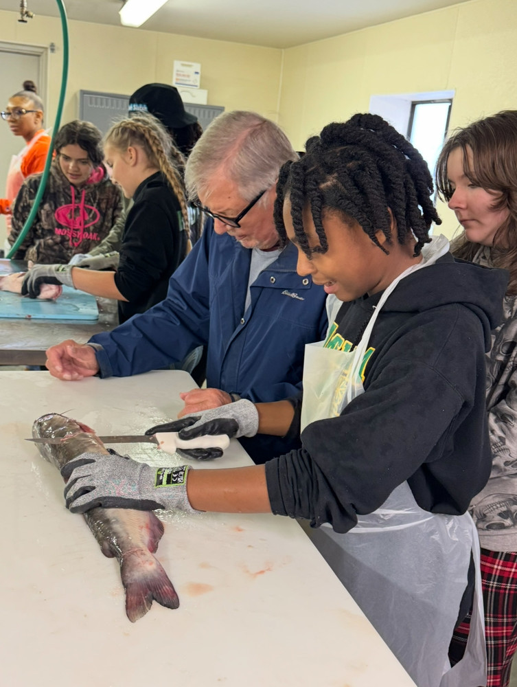 7th Graders at Amelia County Middle School Enjoy Educational Fishing Day at VSU Randolph Farm amelia.k12.va.us/o/acms/article…