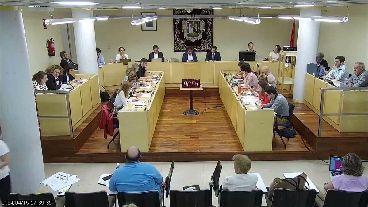 A las 22:00 h. llega "Voces de los barrios" con el orden del día del #PlenoBarajas de mañana, con debate del Pleno de febrero sobre el Consejo de Proximidad del distrito, y con convocatoria de Hortaleza. 107.5 FM (norte de Madrid ciudad) y radioenlace.org.