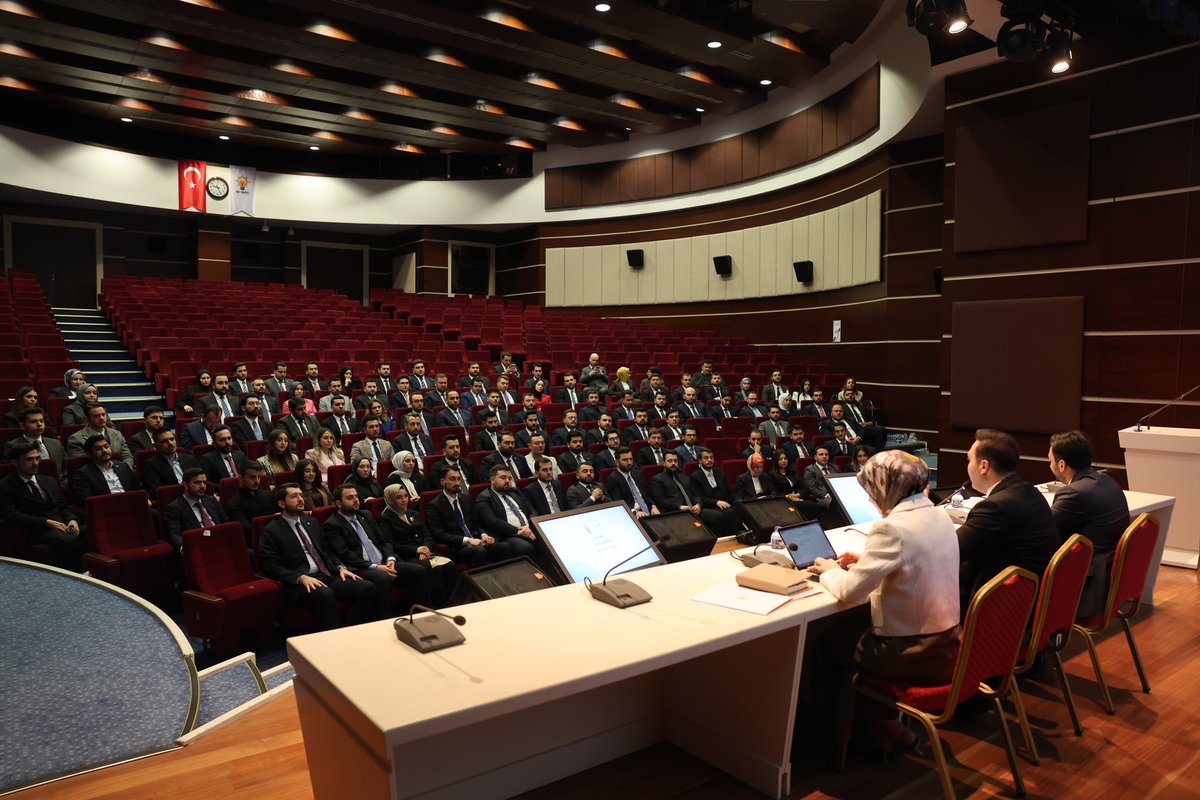 AKGenclikGM's tweet photo. Merkez Karar ve Yönetim Kurulu (MKYK) toplantımızı Sayın @avyusufibis başkanlığında gerçekleştirdik. https://t.co/TxLA2yub8k