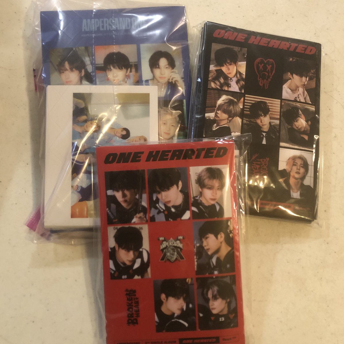 inseongsacorn's tweet photo. andear going to the la show i will be handing out my extra sticker and poster inclusions as freebies!! can’t wait to meet everyone tomorrow :D

#AMPERS_MYFIRST_TOUR #AMPERSANDONE #앰퍼샌드원 https://t.co/FrOyzgYNyA