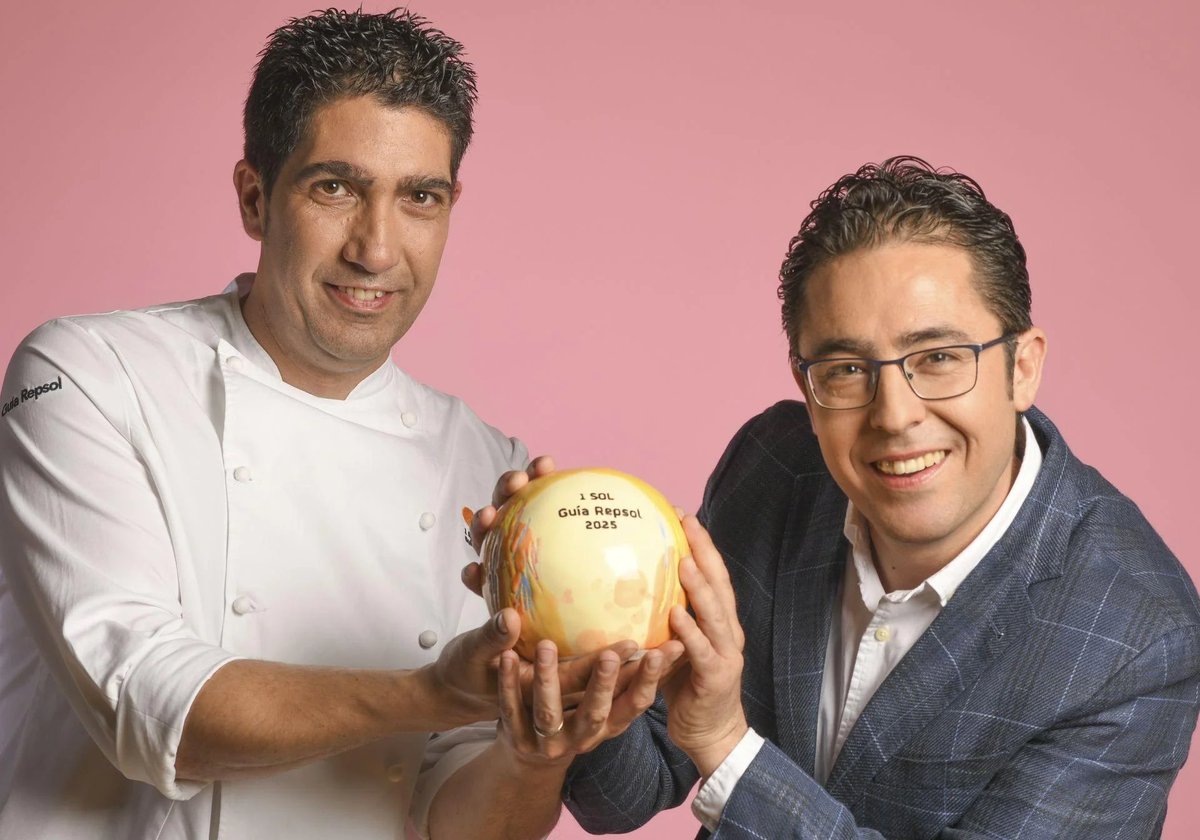 SergioParra97's tweet photo. ‼️ Extremadura suma tres nuevos restaurantes con 1 Sol Repsol:

🍴 La Fabiola (en Cáceres) de David Domínguez y Juan Santisteban
🍴 Tupío (en Miajadas) de Guti Moreno y Mario Fernández
🍴 Alberca (en Trujillo) de Mario Clemente

Con ellos, la región suma 14 restaurantes con Soles: Atrio (con tres), Borona Bistró, Homarus, Javier Martín, Torre de Sande (en Cáceres), Galaxia, Lugaris y Marchivirito (en Badajoz), Acebuche (en Zafra), Mandukar (en Villanueva de la Serena) y Versátil (en Zarza de Granadilla).
