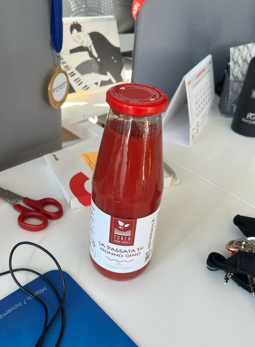 devo dire che la settimana inizia benissimo con una collega che mi regala una passata di pomodoro