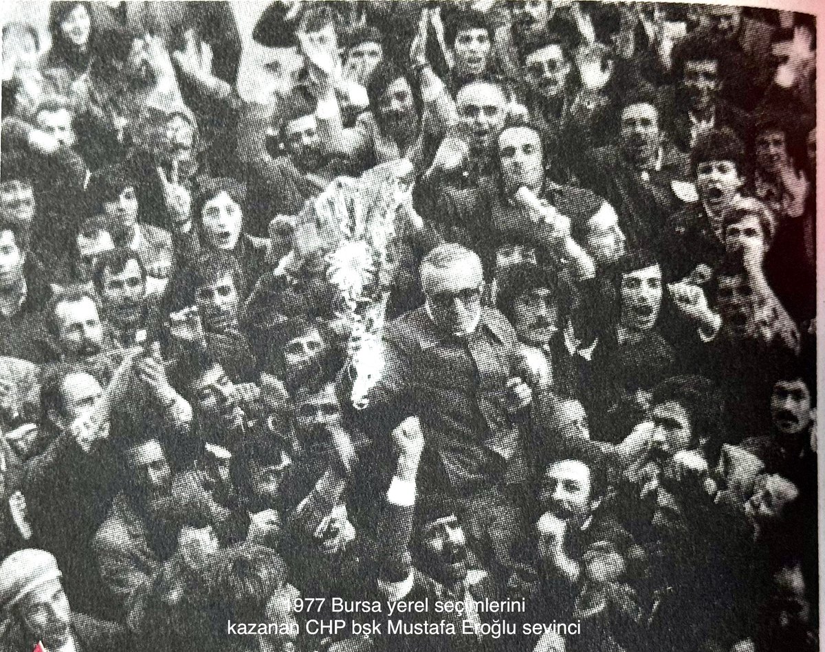 ceyhunirgil's tweet photo. 1977 #Merinos Grevi, 1978 Anarşi Protesto Mitingi, 1977 Bursa Belediye seçimini kazanan CHP’li başkan Mustafa Eroğlu ve Bursalıların sevinci
#MustafaEroğlu
.
#BursaTarih #BursaMiras #BursaBellek #BursaMüze #TarihteBugün #Müze #KentTarihi #Arşiv #Bursa @bursabuyuksehir @uludagkurumsal @BUUTipFakultesi @BursaValiligi @Bursa_Okulu @kultursanatbbb @BursaKentKonsey @BursaCHPBursa @nihat_yesiltas