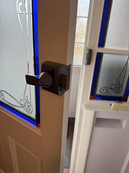 PSMLocks's tweet image. Failed Yale British Standard lock replaced today.  New one is changed to a brass colour to fit all the other hardware on the door.
