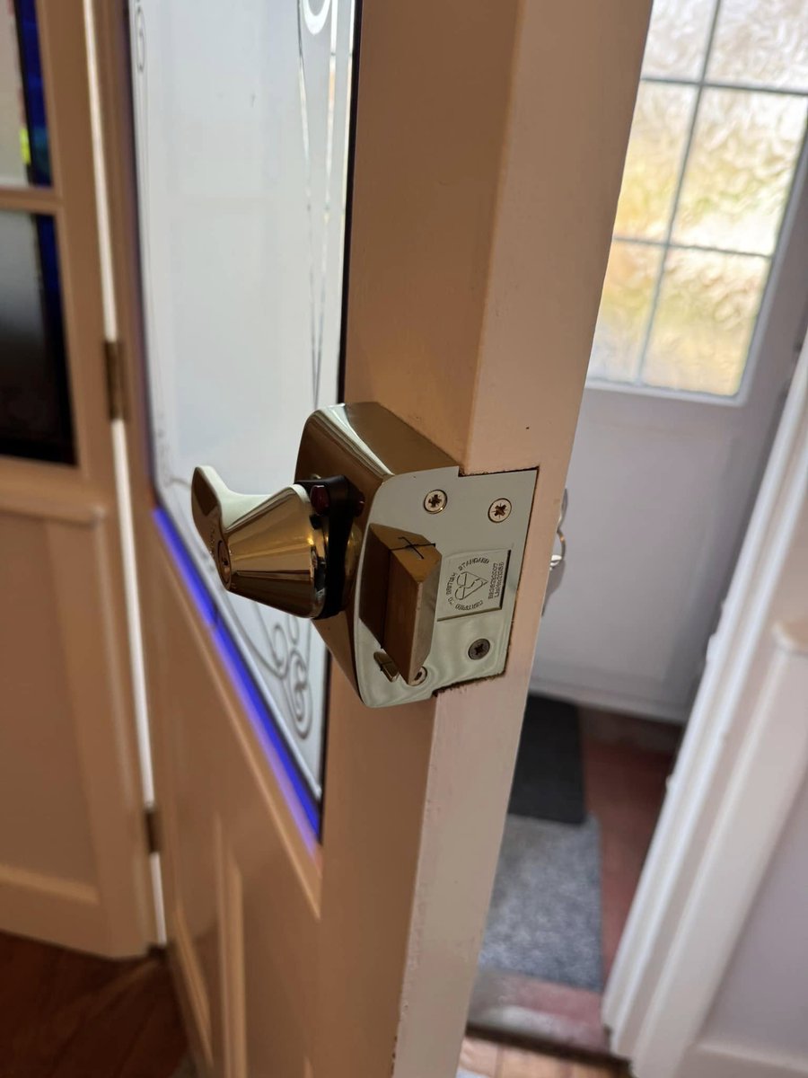 PSMLocks's tweet image. Failed Yale British Standard lock replaced today.  New one is changed to a brass colour to fit all the other hardware on the door.