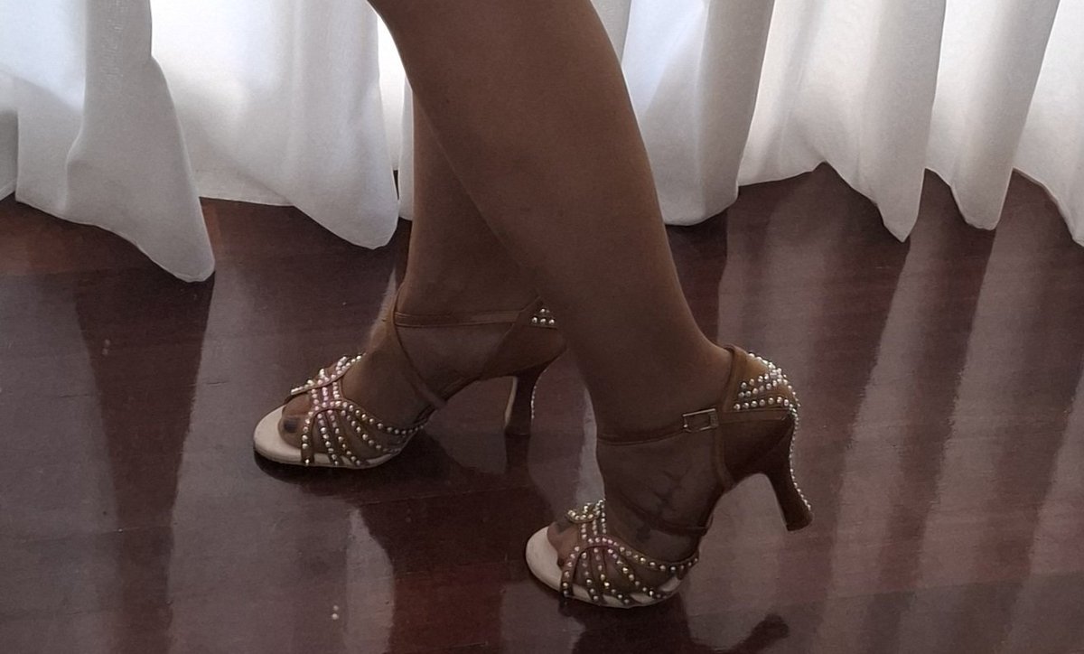 Mistrxsscarol's tweet photo. Me encantaría clavarte los tacones.... pero valen mucho más que tu! 🧎🐕
#paypig 
#pelele
#FinDom 
#sumisofinanciero 
#human_ATM https://t.co/dQELZD19iM