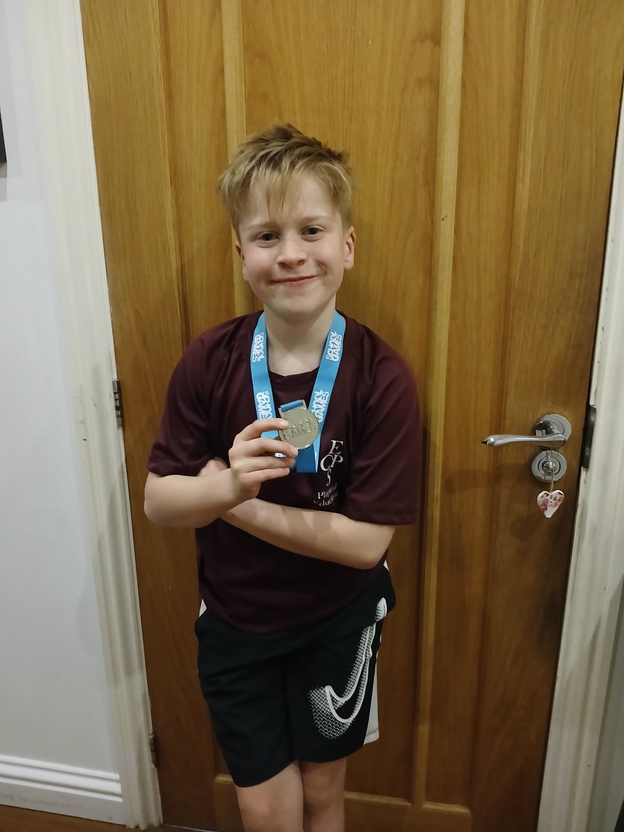 BrightLeadChris's tweet image. Another shout out to @bolton_sport for providing more opportunities for my eldest.
Thanks also to @juniorparkrunUK and @Boltonparkrun for supporting the journey of physical activity too!
#Gratitude 🙏