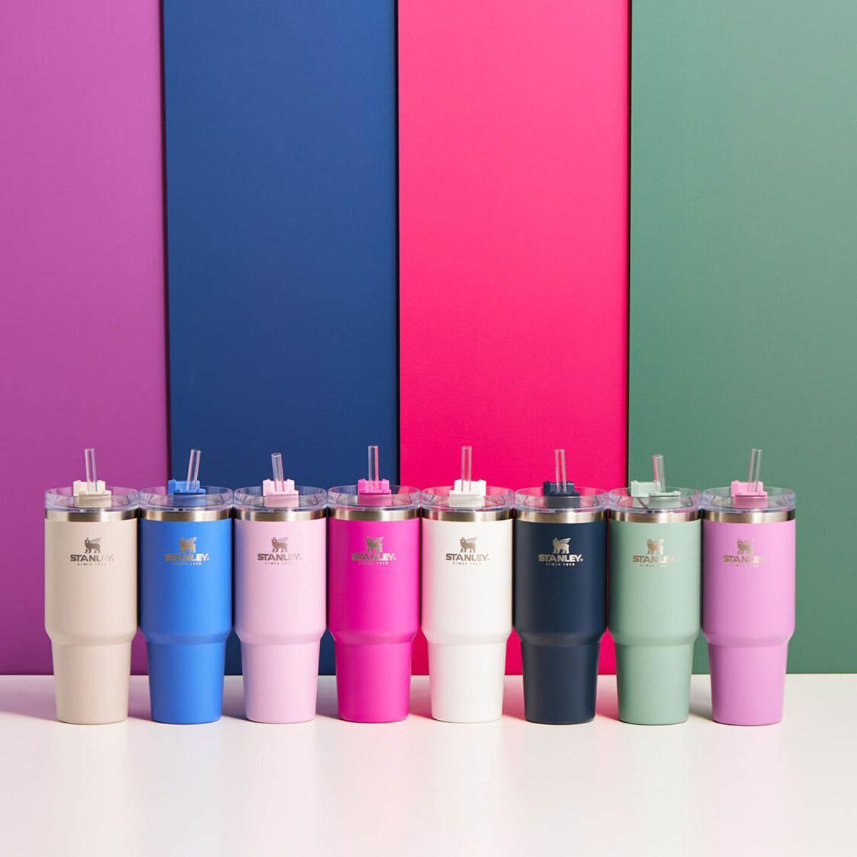 andresgm17's tweet photo. In 2019, Stanley almost discontinued the one product that would increase their revenue 10X. 

The 112-year-old thermos brand had targeted men for over a century. 

Then three mommy bloggers convinced them to make a radical pivot

Now there are 150,000 women on waitlists for their cups 🧵