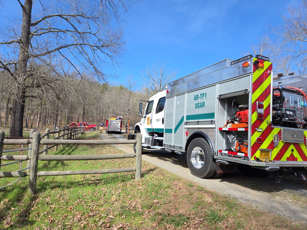 PulaskiAR's tweet photo. 🚨Emergency Alert 🚨
The Pulaski County Office of Emergency Management, along with several fire departments, is currently dealing with a fire in North Pulaski County. The windy conditions are exacerbating the situation. https://t.co/PIHQhFh5QH