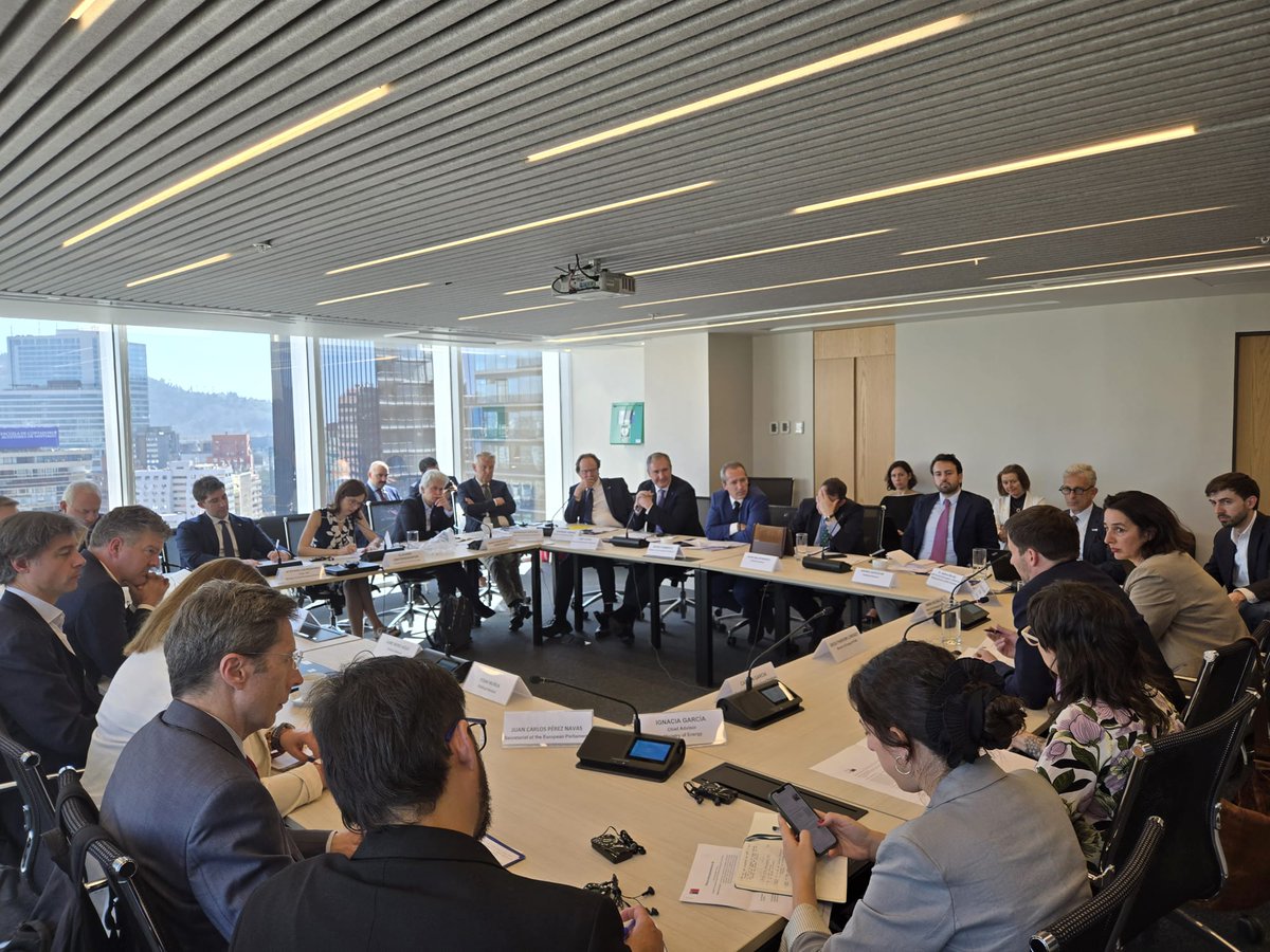 Los Eurodiputados se reunieron con el ministro de <a href="/MinEnergia/">Ministerio de Energía</a>, <a href="/DiegoPardow/">Diego Pardow</a>, para tratar temas de interés e identificar sinergias en la búsqueda de un futuro energético más seguro y sostenible.