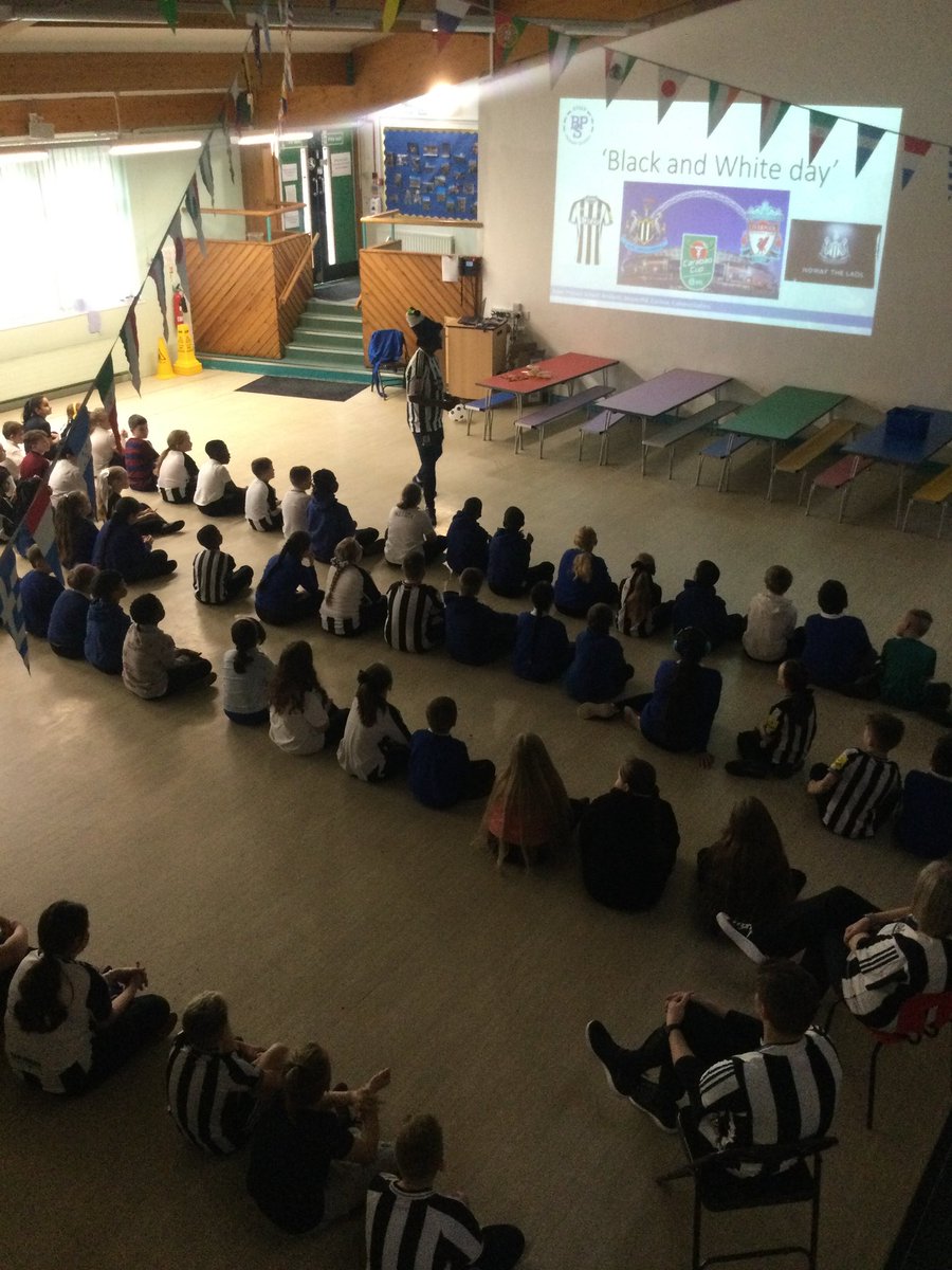 BykerPESSPA's tweet photo. @worflags @NUFC @BykerPrimary No better way to start our day than to have a celebration assembly this morning! ⚫️⚪️⚫️⚪️⚽️🏆@BykerPrimary ❤️ https://t.co/4it4w0iZeF