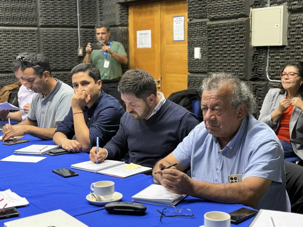 El Gobernador, Luis Cuvertino, participó en el primer comité técnico de INDAP, revisando inversiones y avances en los programas que fortalecen la agricultura familiar campesina. Seguimos apoyando con asesoría técnica y seguimiento a los proyectos en ejecución. 🌾✨ #valdiviacl
