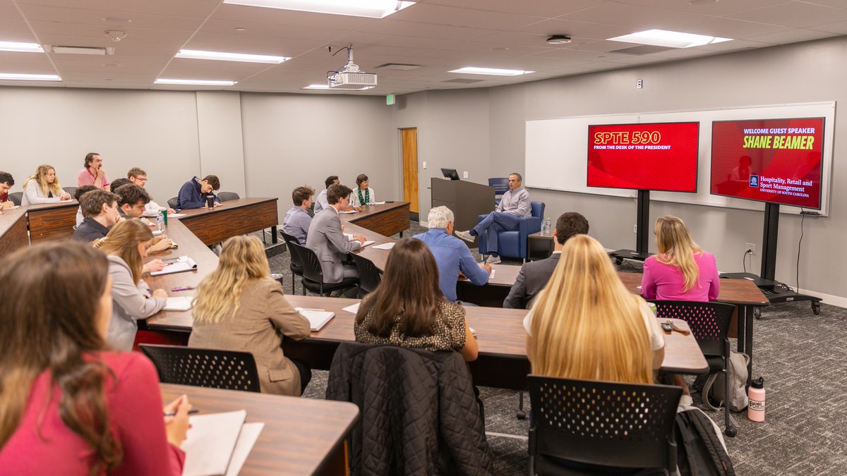UofSC_HRSM's tweet photo. So great to have @AP @SEC Coach of the Year @CoachSBeamer  as today's speaker in the Department of Sport and Entertainment Management's ""From the Desk of the President" leadership class! Coach Beamer led @GamecockFB to a 9-4 record and top 20 national ranking last season. https://t.co/Vjjze0gkmP