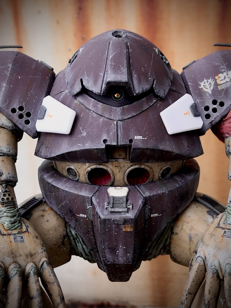 HGゴッグ再販してた☺️

これ成形色仕上げなんだけど、めっちゃ濃いチョコレートみたいな成形色に白系のウェザリング重ねて淡目に仕上げた。