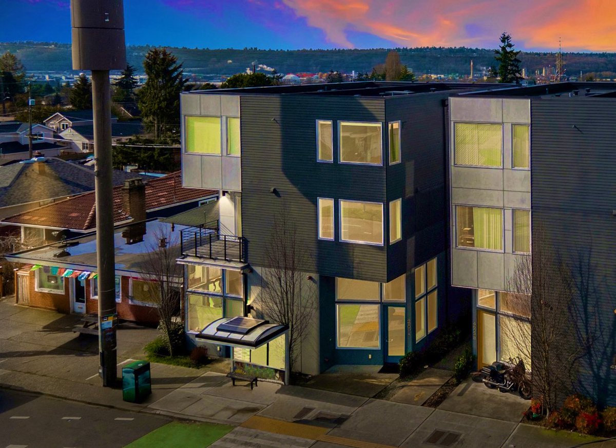 أنا اكتر واحد نفسه أنا و كل الناس تجيب بيت في مصر بس فعلاً الأسعار في مصر بقيت غريبة جداً 

٧٣١ ألف دولار تجيب بيت ده في Seattle  ب ٦٩٩ و بالباقي تجيب عربيه Toyota Camry علي قدها 

بس الأهم  انك هاتسكن في مدينة فيها economic opportunity رهيبه (بلد Microsoft و Amazon و الStartups)