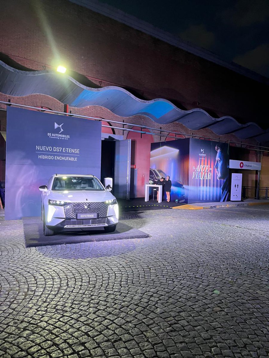 dsstoremartinez's tweet photo. DS Automobiles presentó el nuevo DS 7 E-Tense 4x4 360 en un evento exclusivo y te contamos por qué es el SUV híbrido enchufable más potente de la marca. 

#DS7 https://t.co/zMPUkVd01C