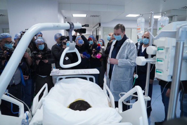 U Kliničkom centru dopuštaju predsedniku da u pratnji mnoštva TV snimatelja ulazi u prostor intenzivne nege!
Ne znaju da i zanemarivanje standarda sterilizacije i higijene može da bude krivično delo (KZ, čl.126) nesavesnog lečenja bolesnika kažnjivo sa tri godine zatvora?