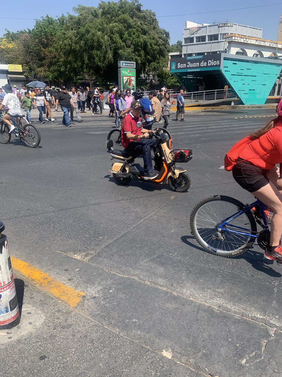 roccopalomera's tweet photo. People using motorized vehicles can cause serious accidents and violate new regulations of @GuadalajaraGob that prohibit them on the Via Recreactiva, a special route that people can use to exercise on Sundays in Guadalajara, where around thousands of people attend every week. https://t.co/TdV2lmcQIz