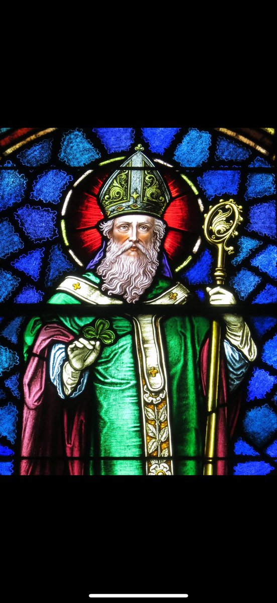 jackieredpath's tweet image. St Patrick’s window in the ☘️Shankill/Woodvale Rd St Matthew’s Church. Successor to Shan Cill in Shankill Graveyard, tradition has it founded by St Patrick #455AD  #foundations #history #legend