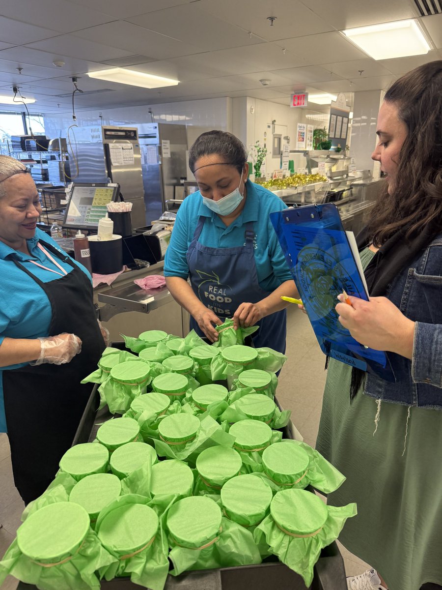 BaileysUpperES's tweet photo. There was a leprechaun at Bailey’s Upper today! The admin team surprised all staff with punch cups and lucky treats! 🍀 Feeling lucky to have each and every one of our amazing #BupperExcellence Staff! @FCPSR2 @fcpsnews @AP_Wayland @MrsDowling28 https://t.co/aNdfZDPOqi