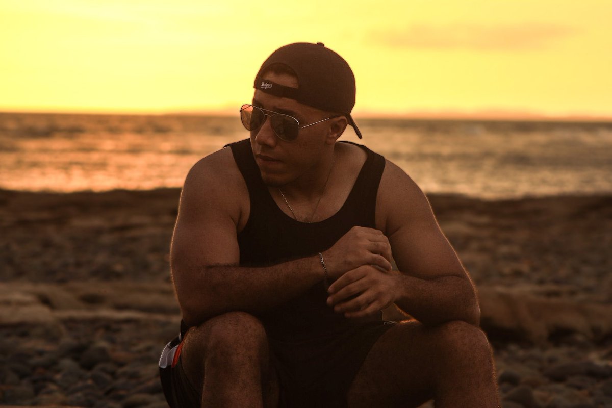 postpartnerspty's tweet photo. Entre palmeras, la brisa del mar y el atardecer, creamos esta magia🌅. Este verano, queremos ser quienes te ayuden a capturar esos momentos únicos que quedarán en tu memoria y en el corazón de los que amas. ¿Estás listo para crear recuerdos inolvidables? #Summer #PostPartners🚀 https://t.co/xY84sn7vjd